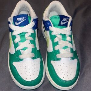 Nike Kids Sneakers in Green, White, and Blue